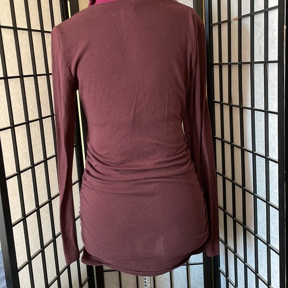 Brown top with ruching details on sides - Picture 3 of 4